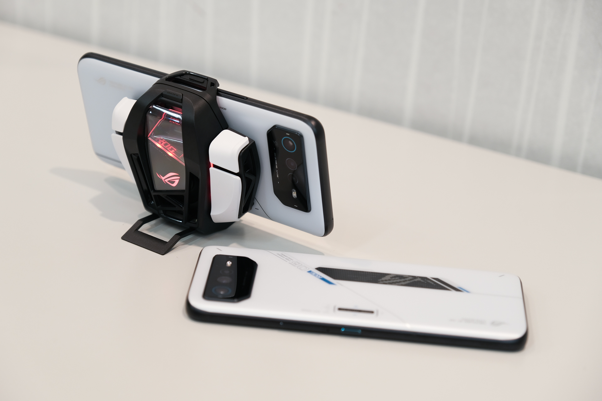 発売】ゲーミングスマホ「ASUS ROG Phone 6｣シリーズを触ってきた