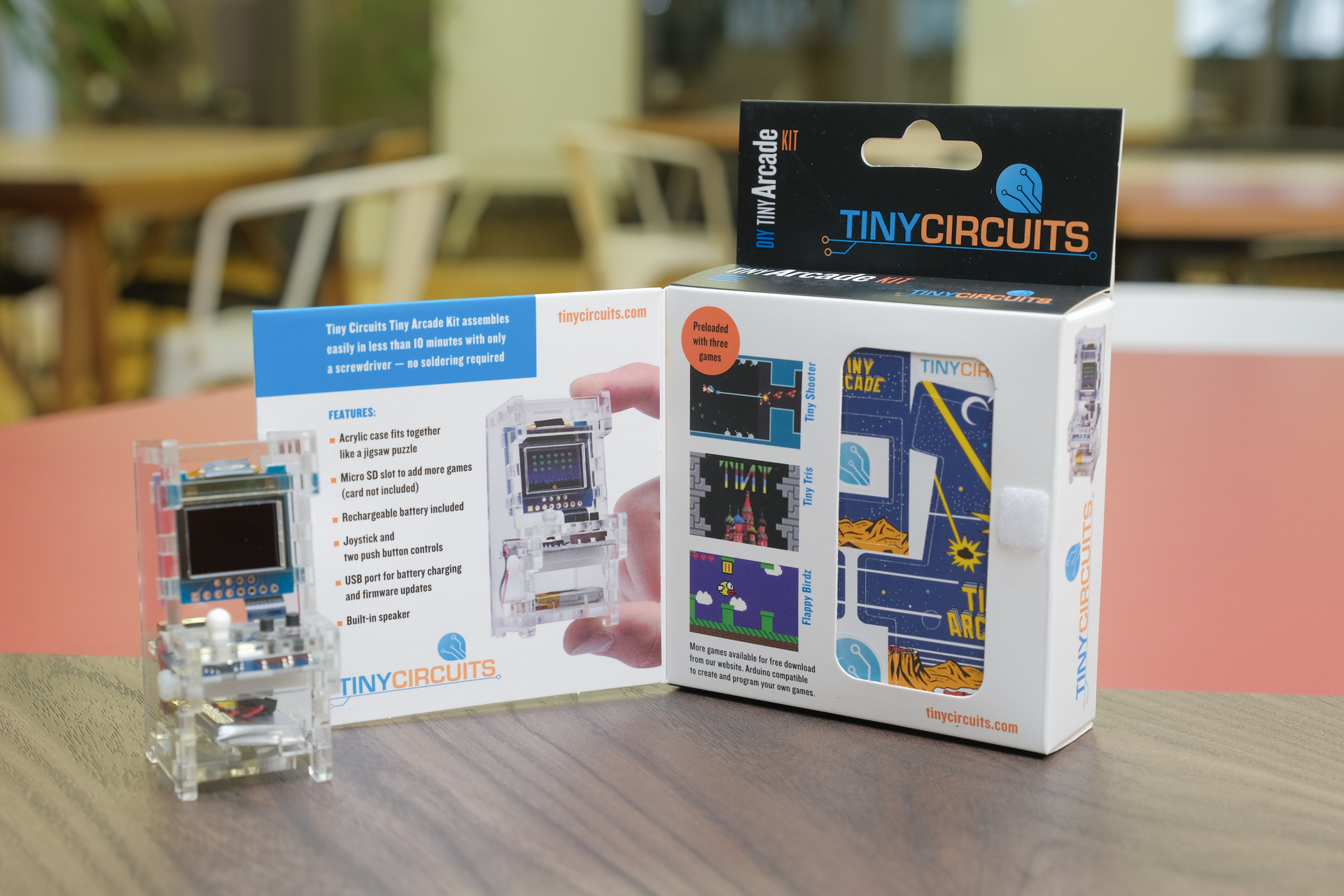 憧れのアーケード筐体をこの手に｡手のひらサイズのゲーム機「TINY