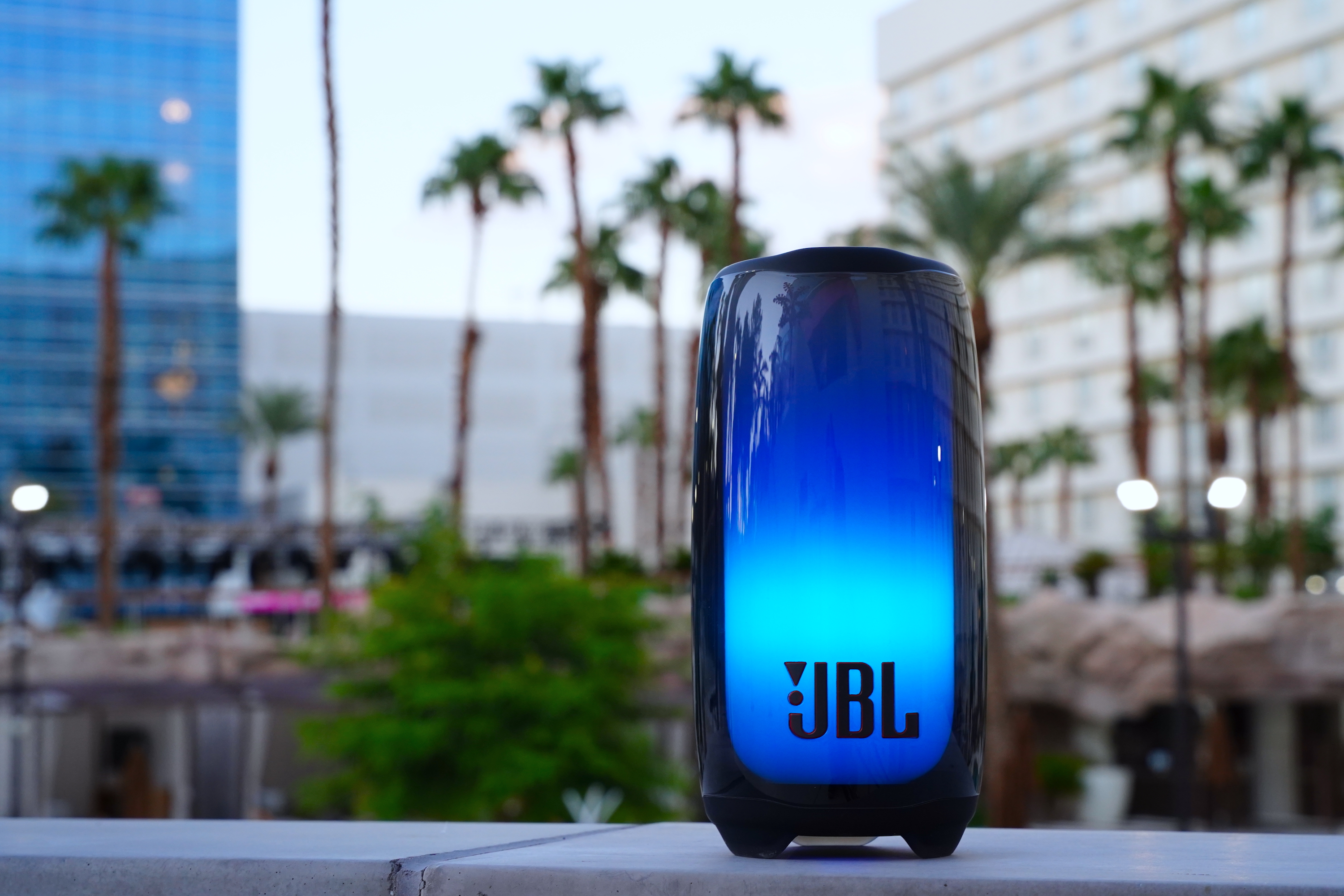 どうしてスピーカーを光らせるの？ JBL Pulse 5のデザイナーに聞いて 