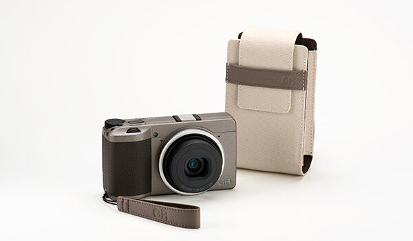 グレーがレトロで温かい。限定2,000台の「GR III Diary Edition