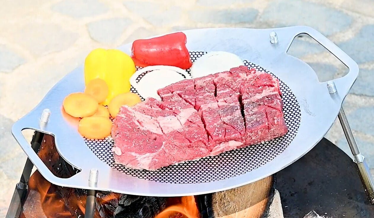 ステンレス＆ノンスティック加工で手入れも簡単！ キャンプやBBQに便利