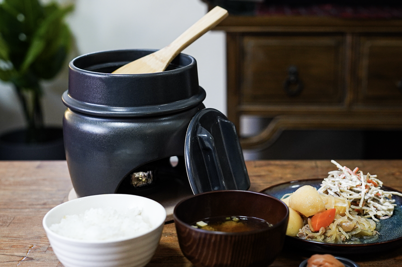 おいしい土鍋ご飯を手軽に。固形燃料でも使えるコンパクトな「有田焼