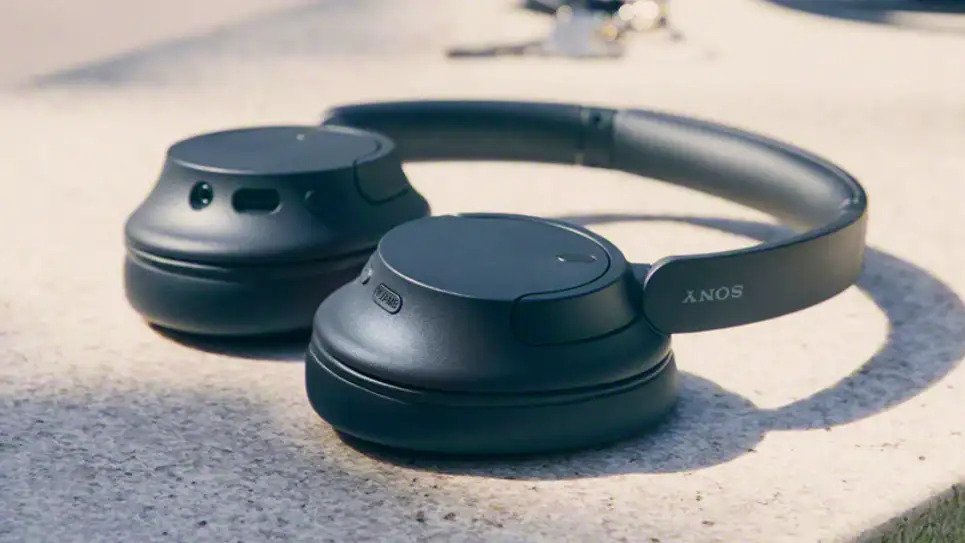 ソニーの最軽量ワイヤレスヘッドホン。外でガッツリ使いたい