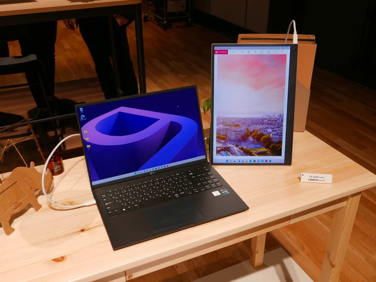 ウチのおぼんより軽く感じるモバイルモニターに出会った | ギズモード