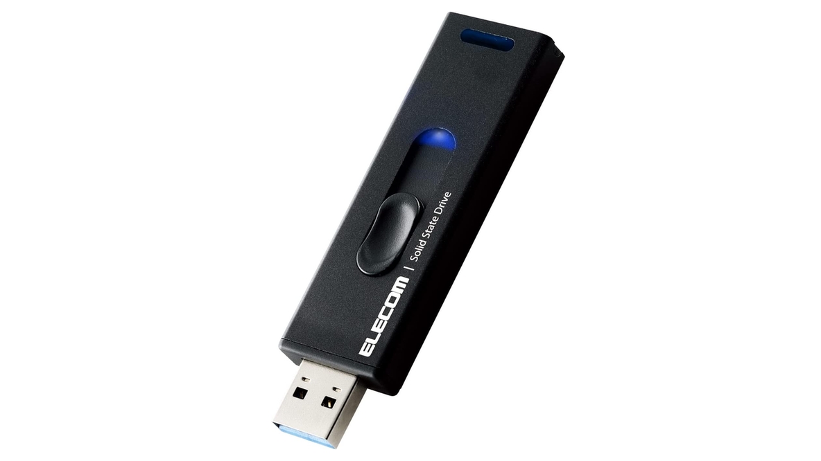 サイズも値段もコンパクト。USBメモリ風のSSDが1TBで8,390円なの