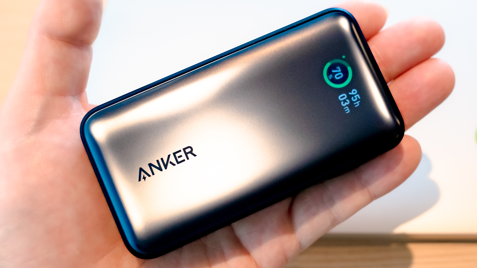 65Wのモバイルバッテリー　ディスプレイ付き Ankerの新製品、液晶ディスプレイ搭載のモバイルバッテリーを使って
