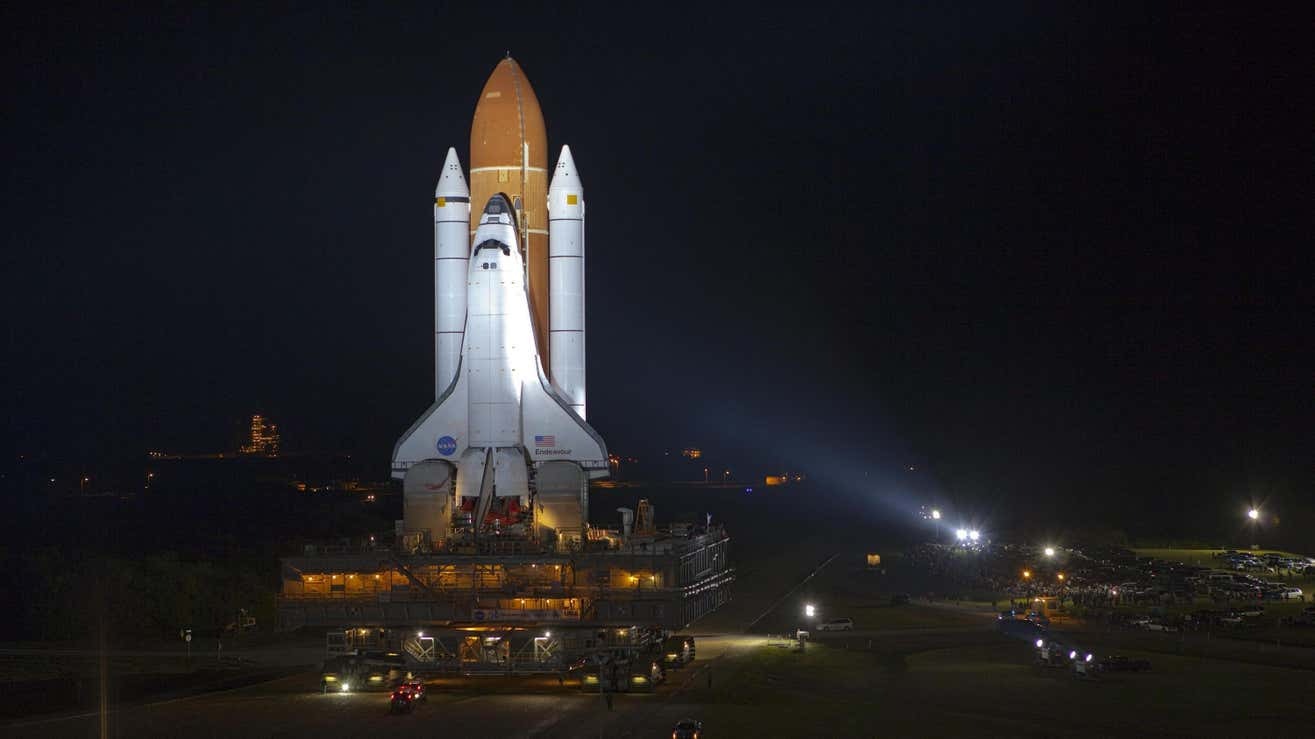 スペースシャトル・エンデバー、再び宇宙を向く | ギズモード・ジャパン