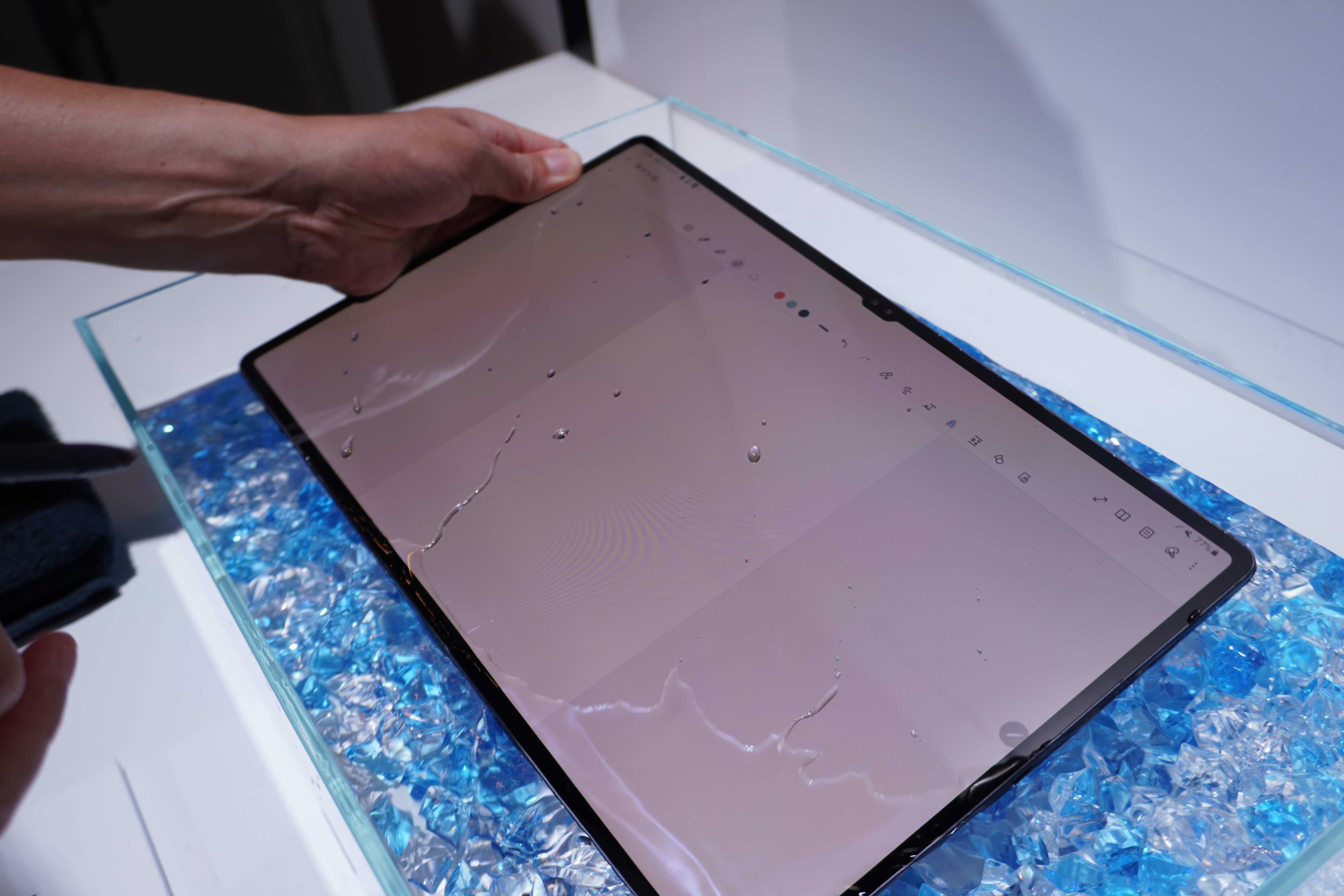 Galaxy Tab S9シリーズの防水性能と純正アクセサリが充実してた件 