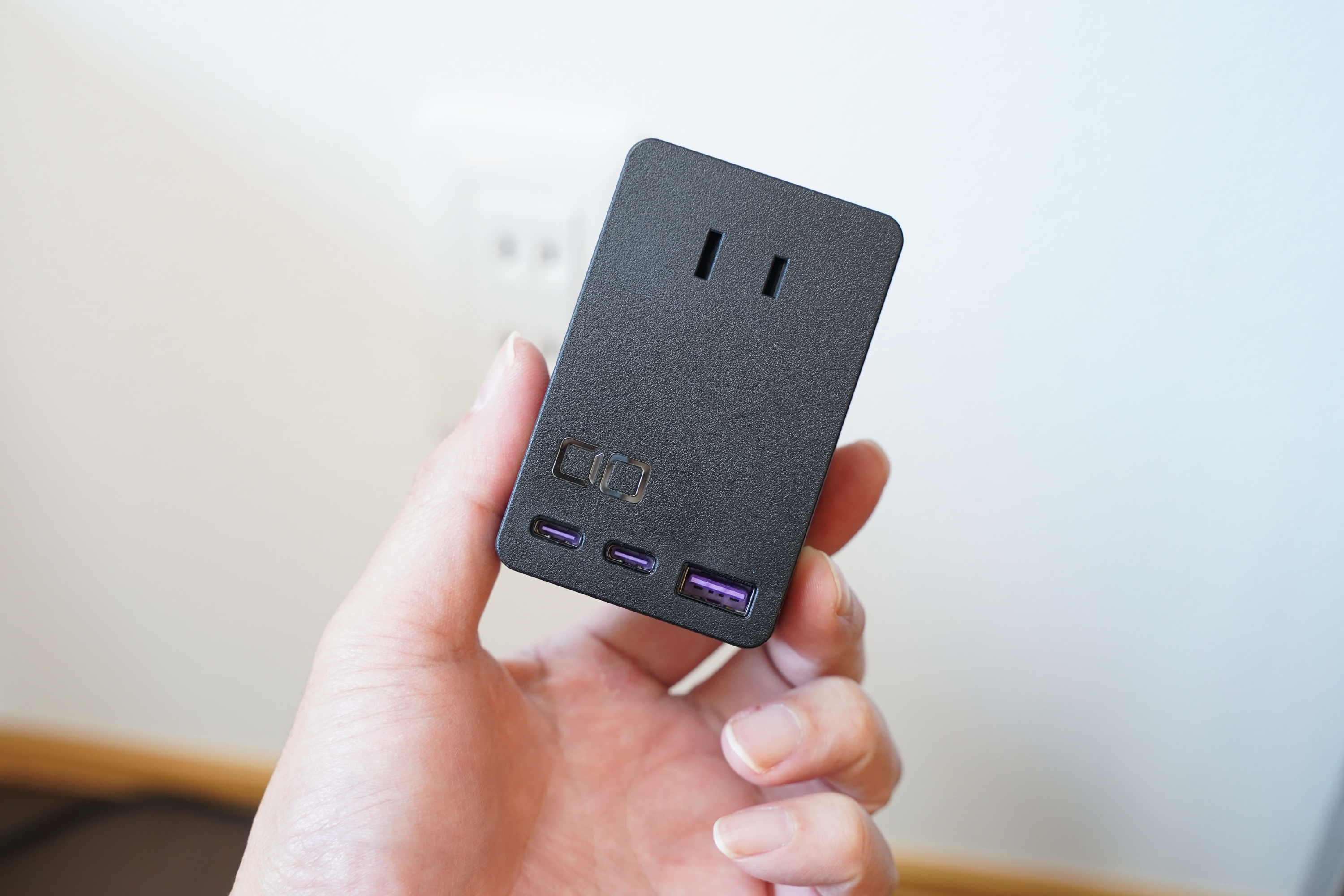 工事不要】地獄のようなコンセントを「3口＋USB充電対応」へ