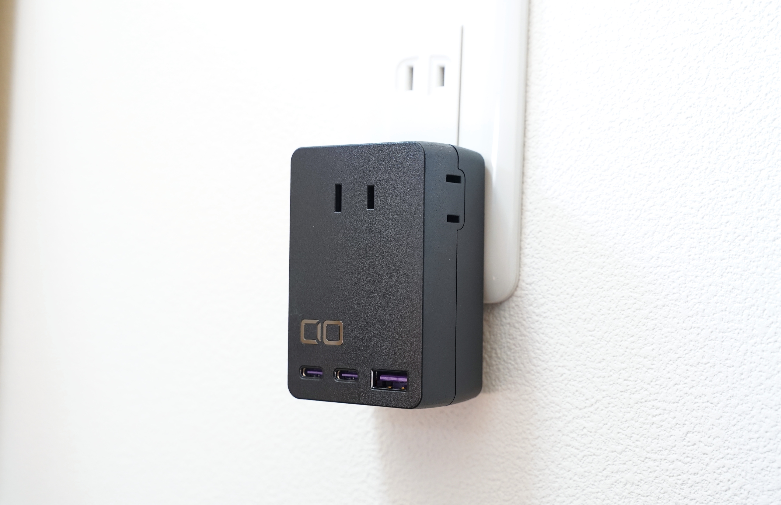 工事不要】地獄のようなコンセントを「3口＋USB充電対応」へ