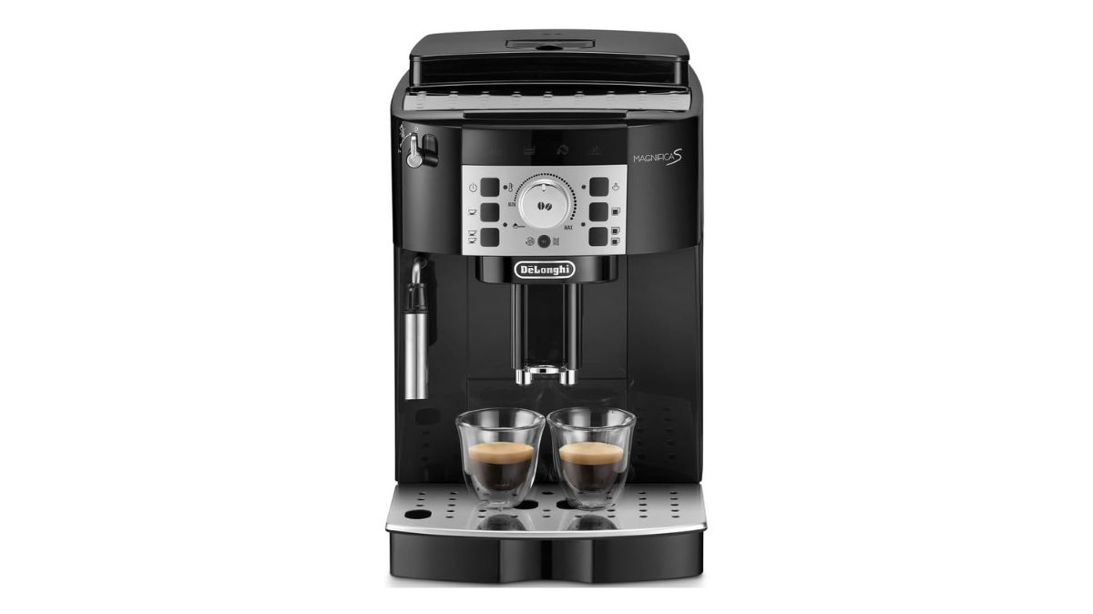 挽きから洗浄までぜーんぶ自動。デロンギのコーヒーマシン