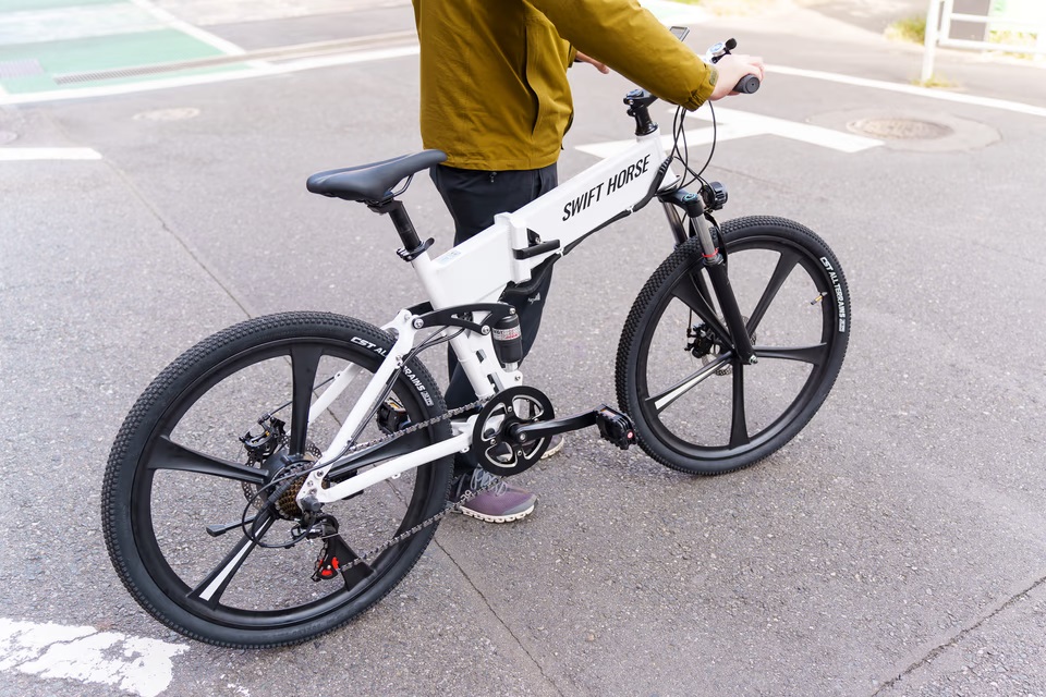 折り畳み可能で車載OK。“電動アシスト×7段変速”な「 SWIFT HORSE2