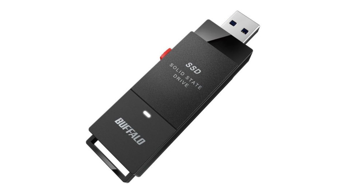 ほぼUSBメモリサイズで1TB。 バッファローの直挿しできるSSDが実質