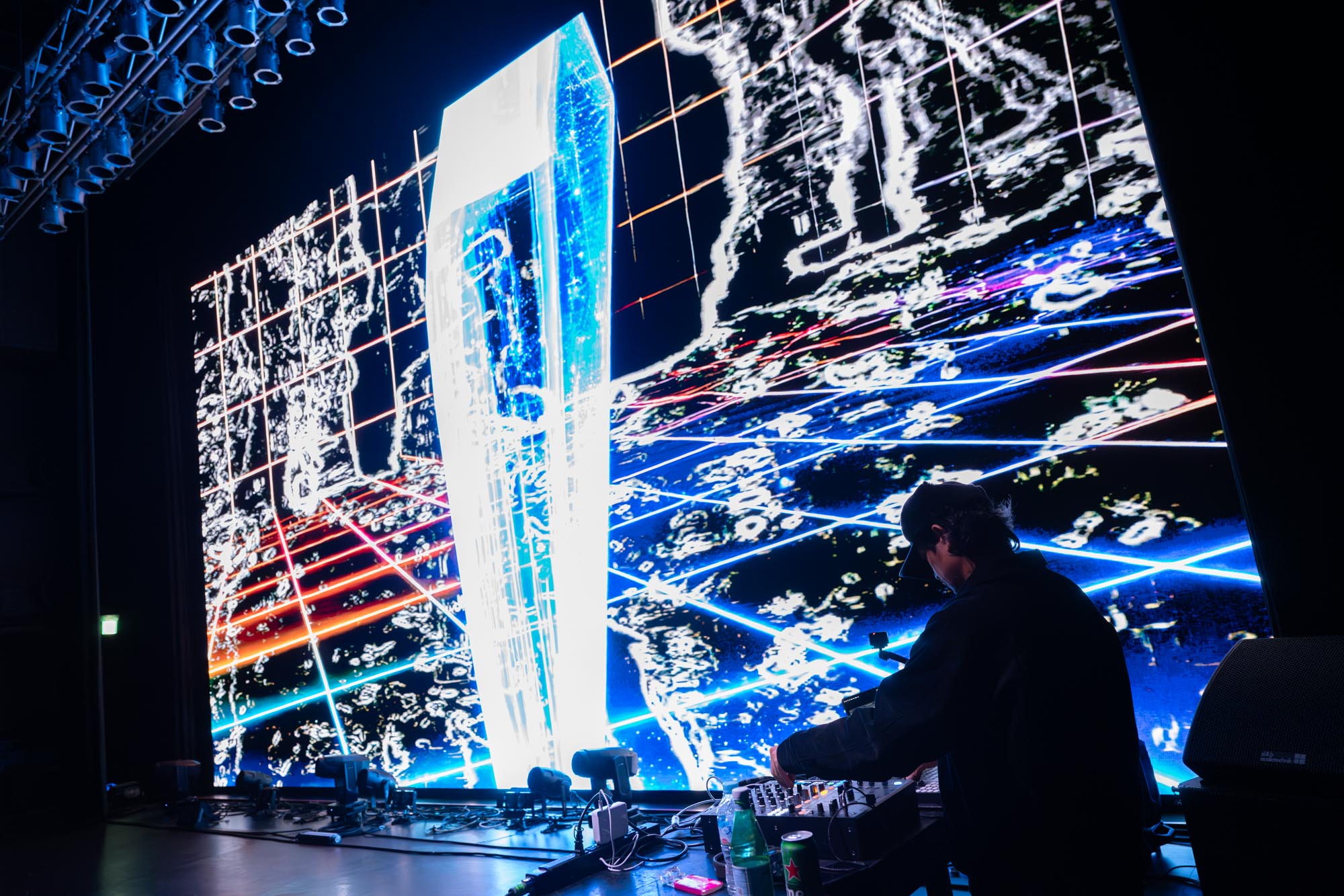 テクノロジーによるクリエイティブの可能性。電子音楽とデジタルアート