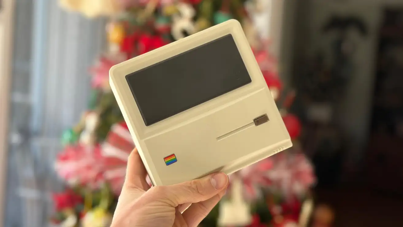 初代Mac風のデザインがかわいい！ミニミニPC「Ayaneo Mini PC」使って