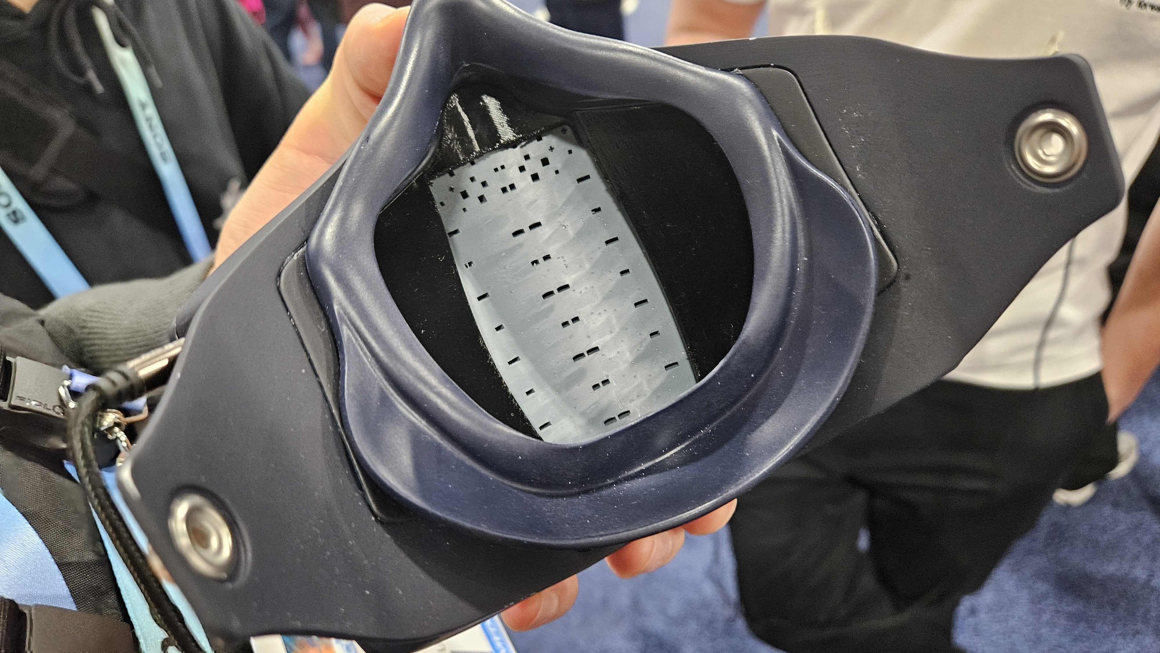 叫び声も80%オフできるサイレントマスク #CES2024 | ギズモード・ジャパン