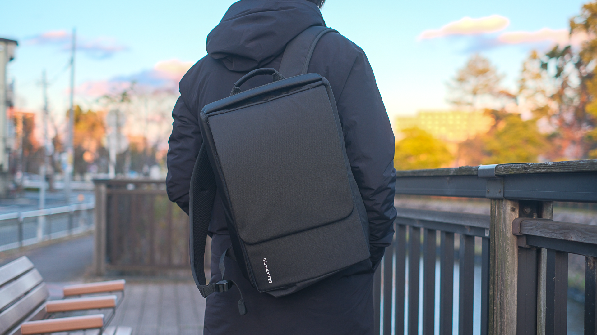 バッグ PleatPack slim one デザインも収納性もグッド！ マグネットで容量拡張もできる