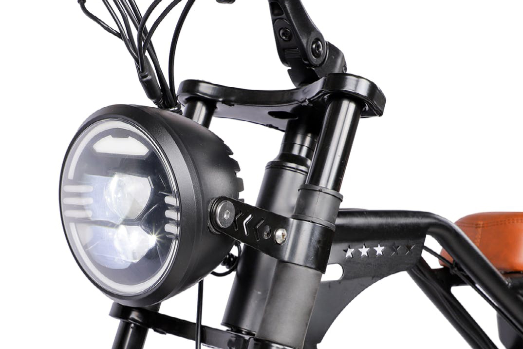 ロングシート&極太タイヤでバイクのような雰囲気に！ ワイルドで個性