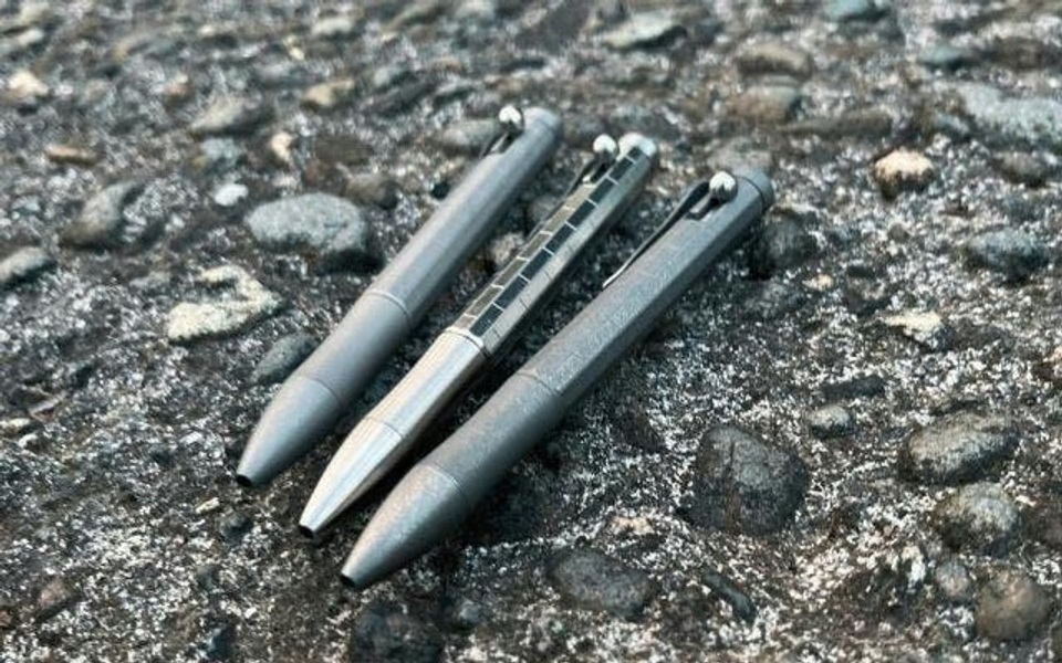 チタン製ボールペンをその手に。強さと軽さを両立した「BOLTA