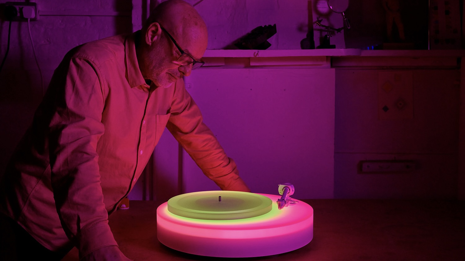 brian-eno-turntable-2-000.jpg