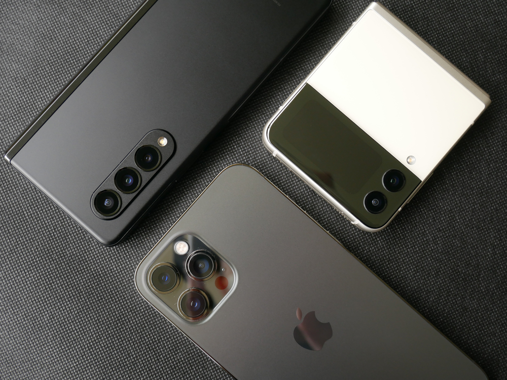 Appleが2種類の折りたたみiPhoneを開発中というウワサ | ギズモード