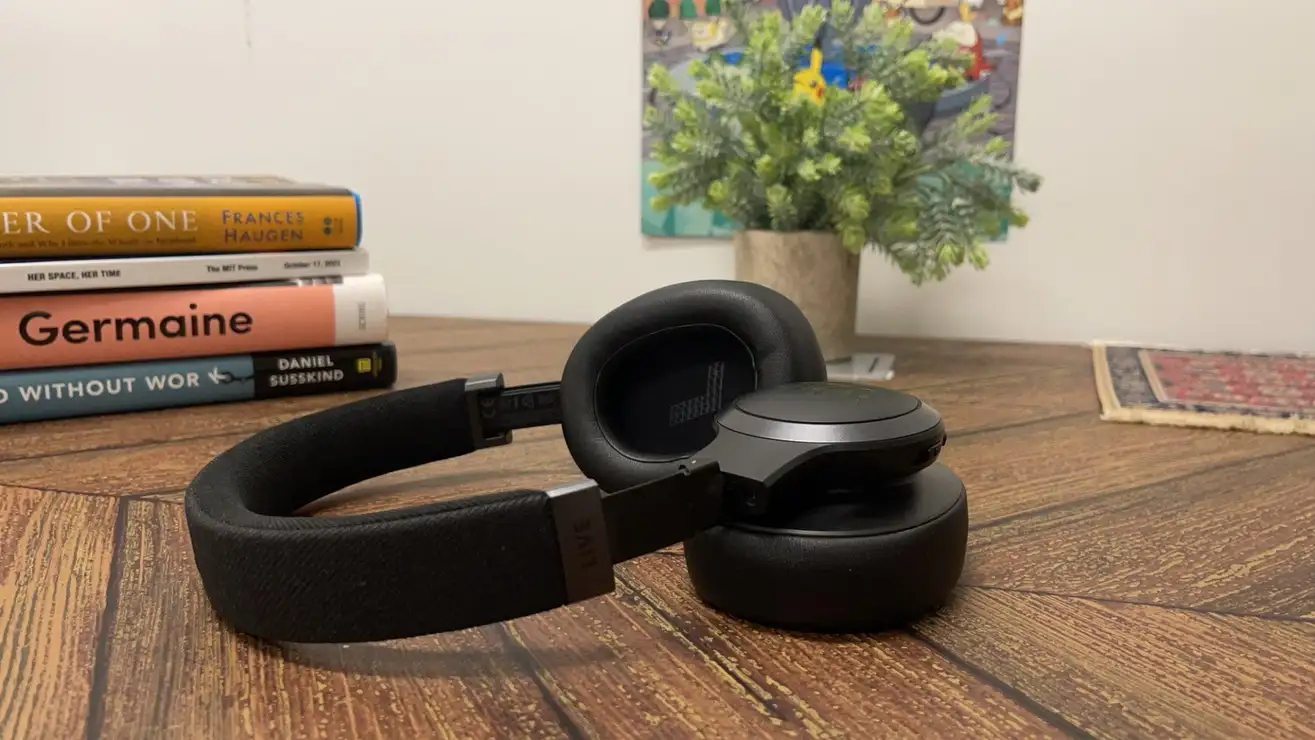 抜群のバッテリー持ち。JBLの最新ヘッドホンは迫力の重低音