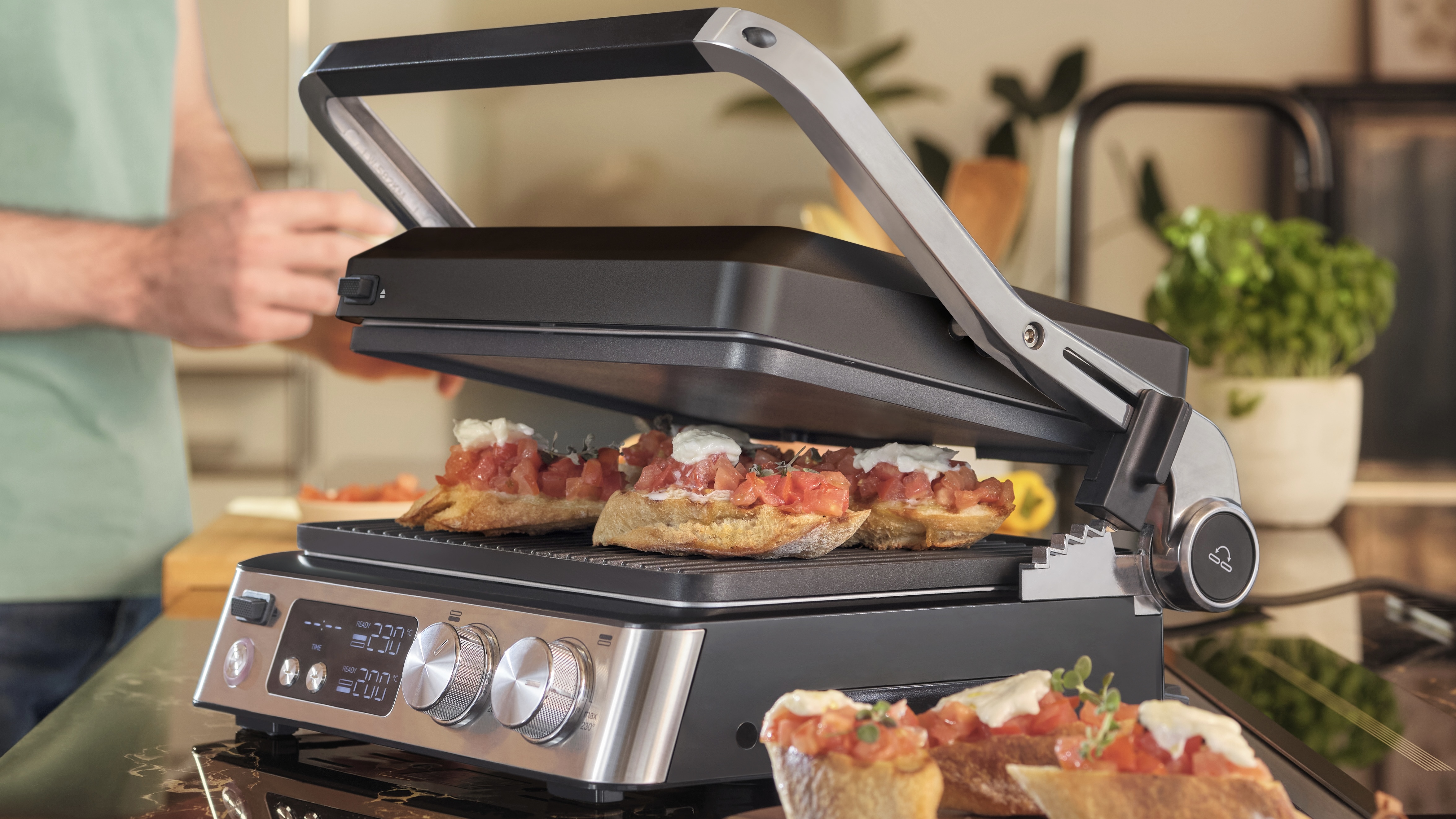 【2月27日15時まで値下げ】BRAUNMultiGrill 7 ホットプレート 上からも下からも挟んで加熱するホットプレート。おいしくできる
