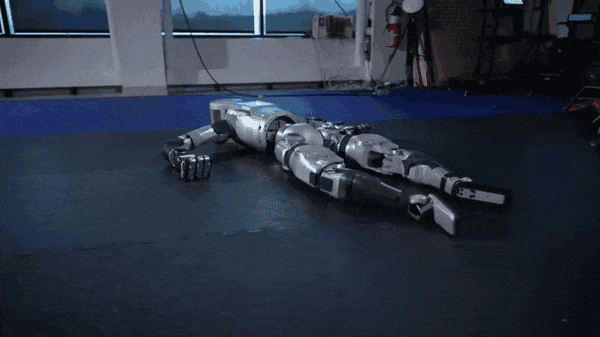 人形ロボット「アトラス」引退… からの電撃復活！ 油圧式から電動へ