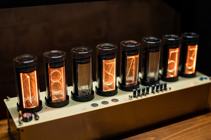 Gixie-Clock-8-9-2.jpg