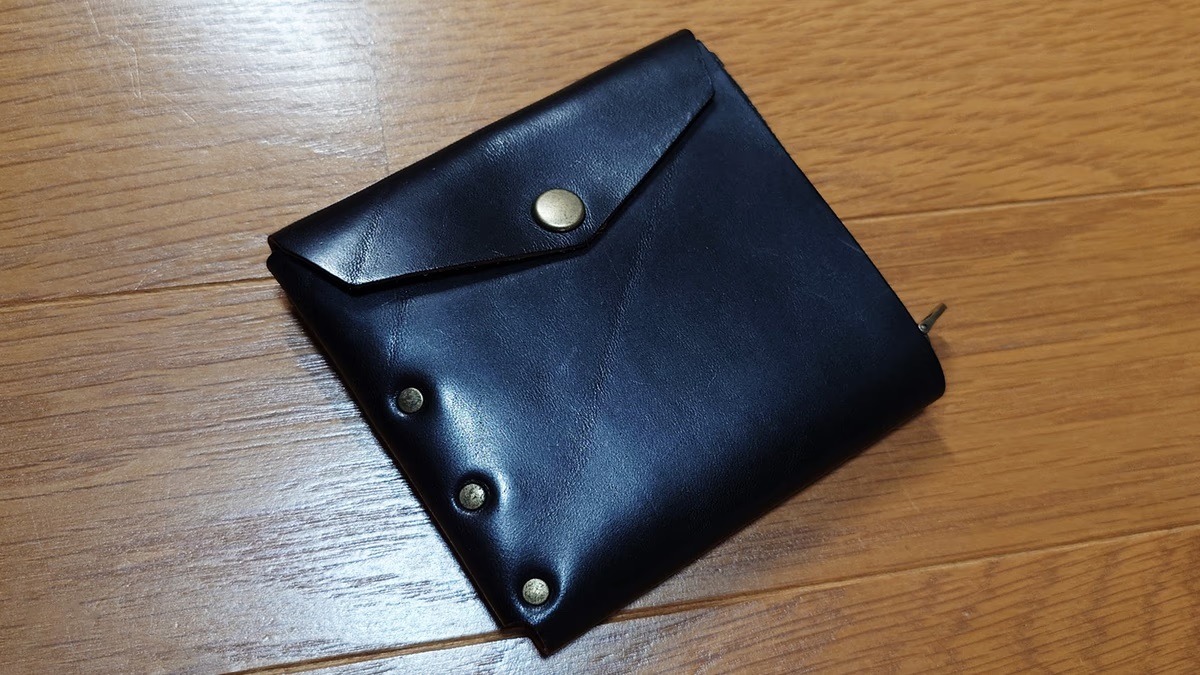 キャッシュレス時代の新機軸コンパクト財布。軽い、小さい、使いやすい