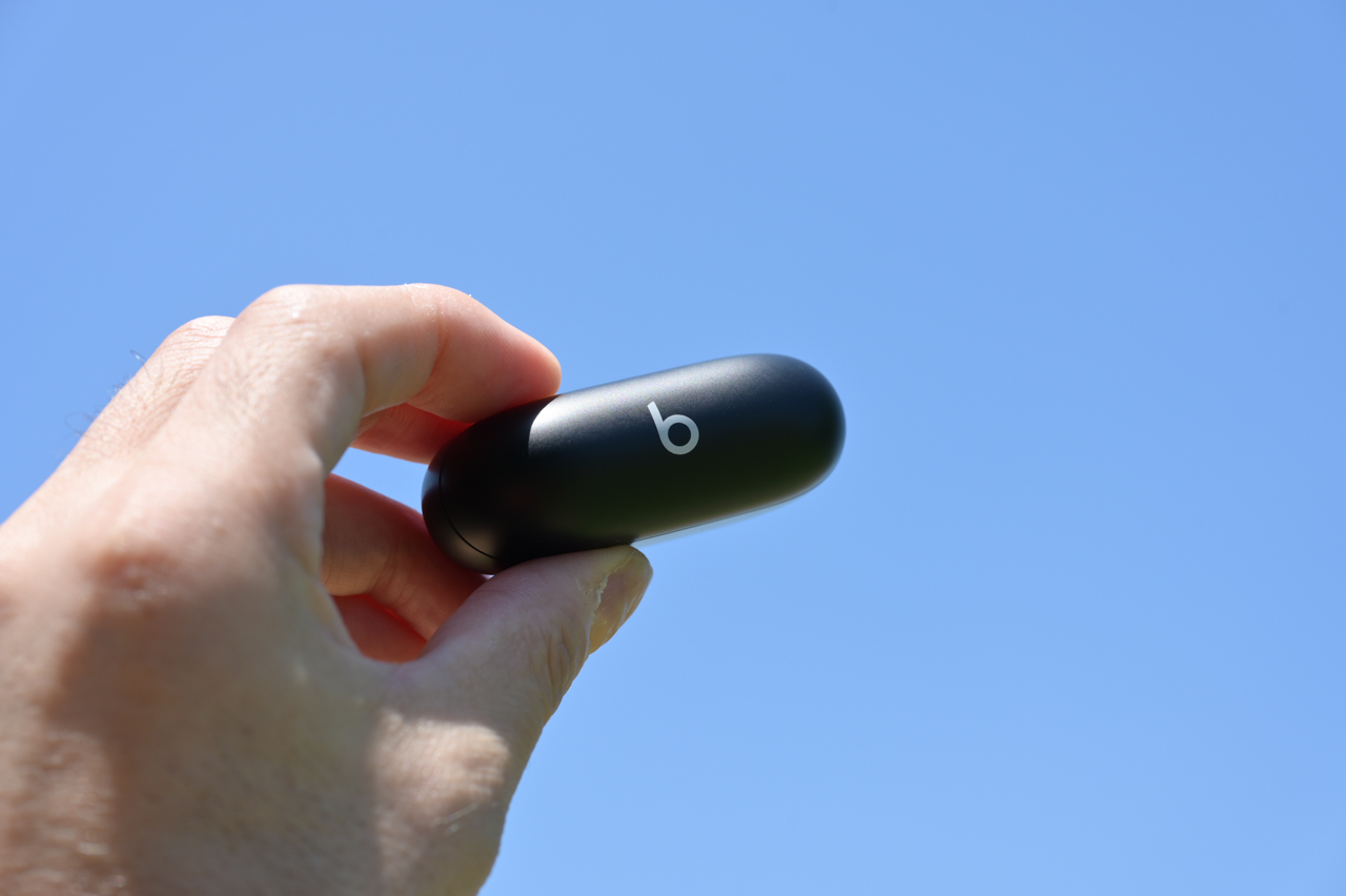 【バッテリーが弱い】Beats ワイヤレスイヤホン ブラック 充電ケース付き DSC_8713-1.jpg