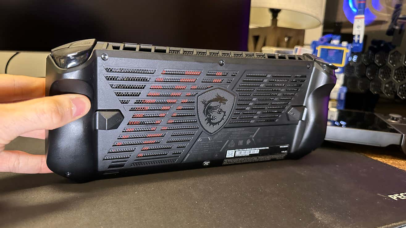 コスパを考えると後継機まち。携帯ゲームPC「MSI Claw A1M 