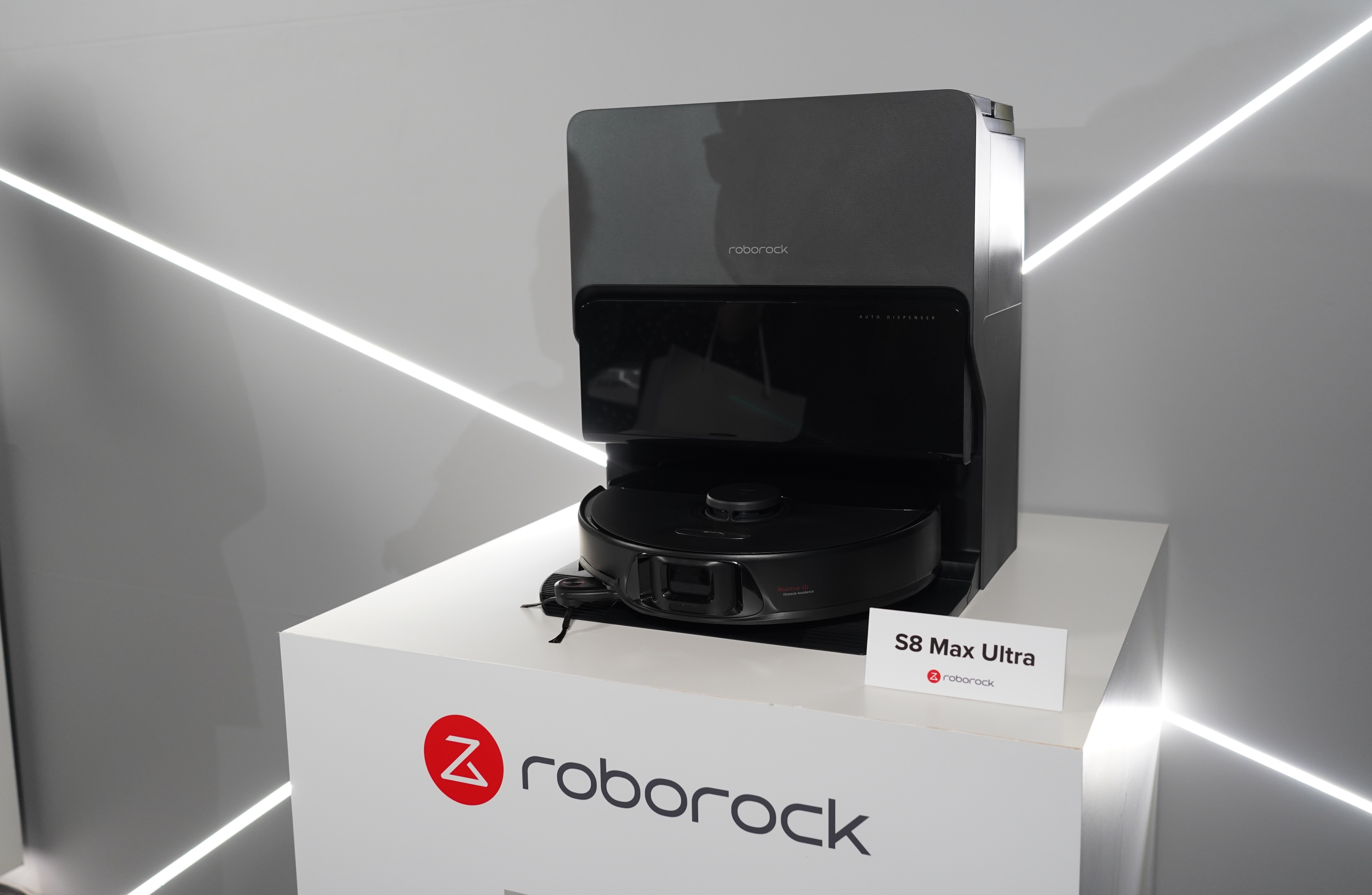 ロボット掃除機が突然進化。腕が生える、そして伸びる | ギズモード
