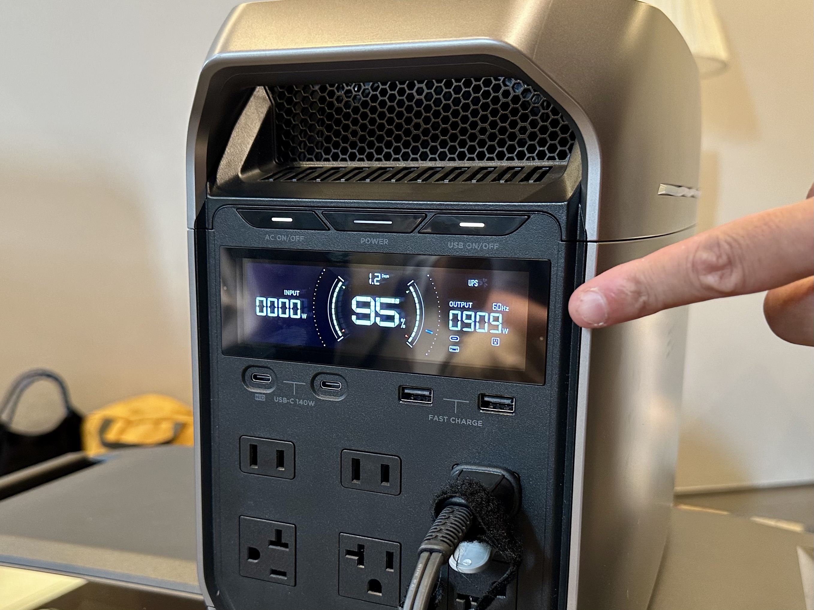 ソーラー充電でも70分でフル充電。最新ポタ電「EcoFlow DELTA 3 Plus