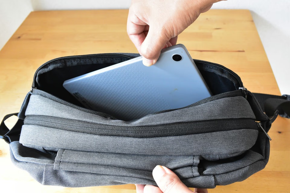 タブレットで仕事するなら、持ち運びはこのバッグにお任せ
