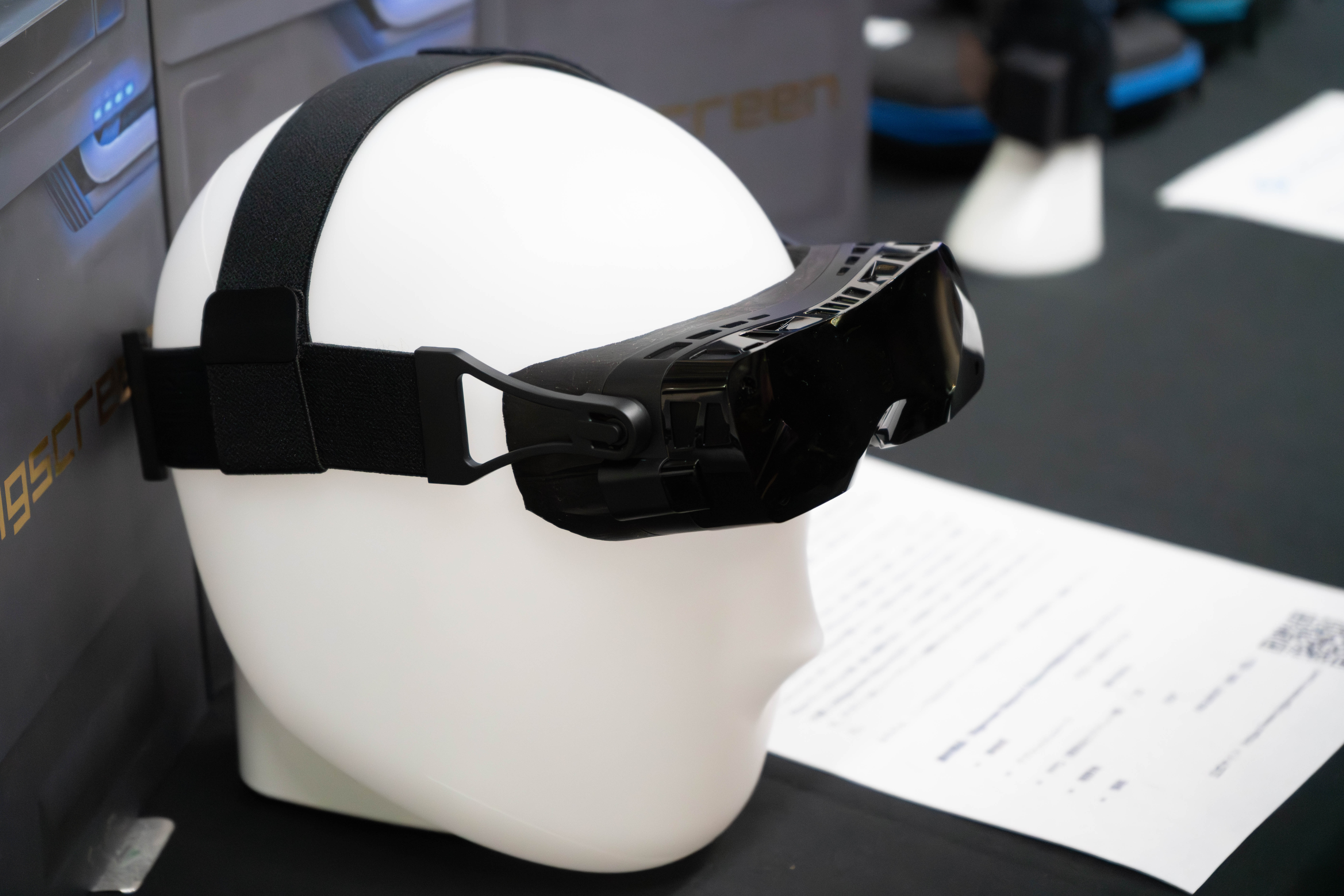 小さくて、軽くて、快適。最高なVRヘッドセット「Bigscreen Beyond 