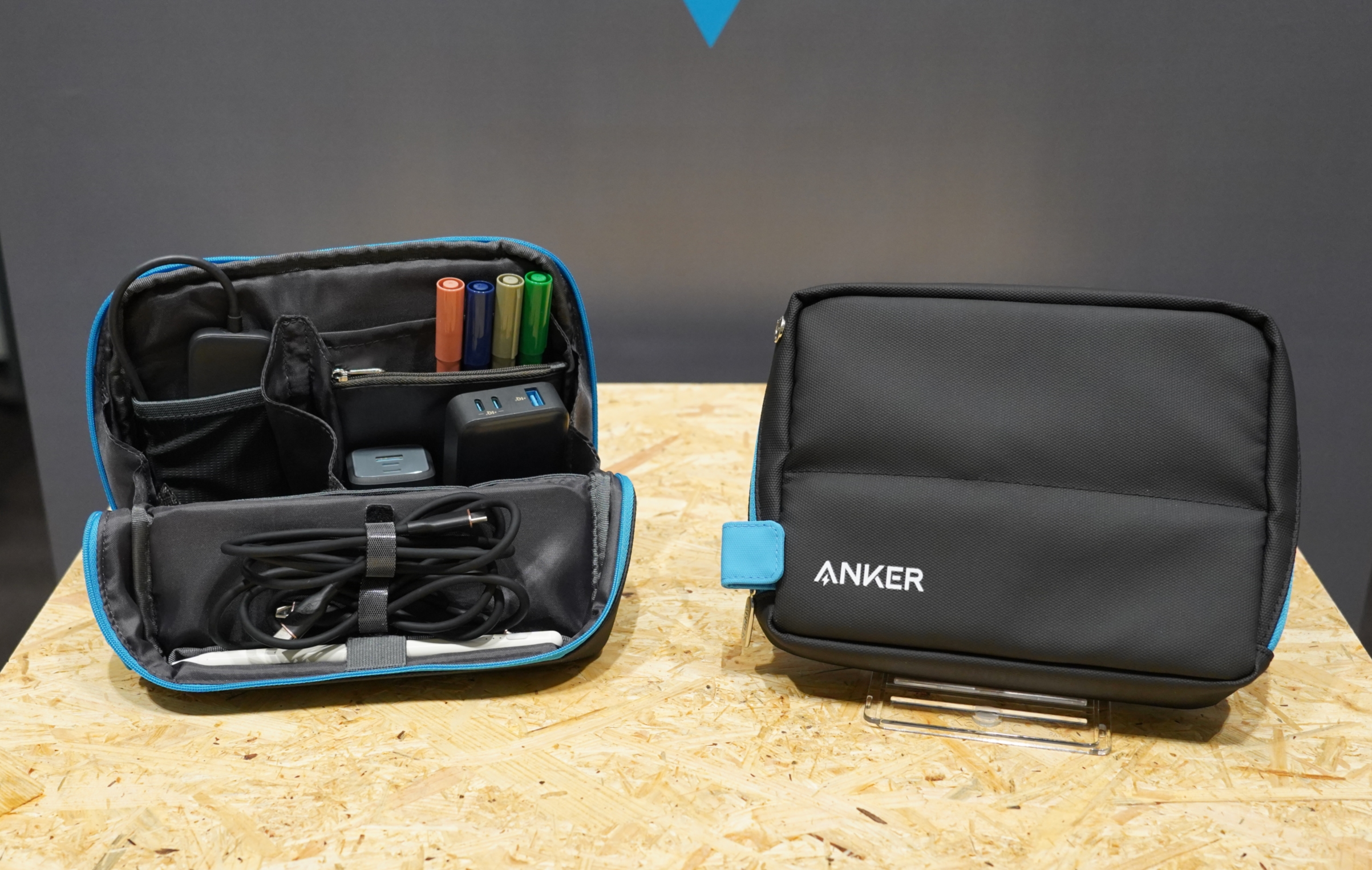 Ankerとコクヨが手を組んだ → 理想的なガジェットポーチができました