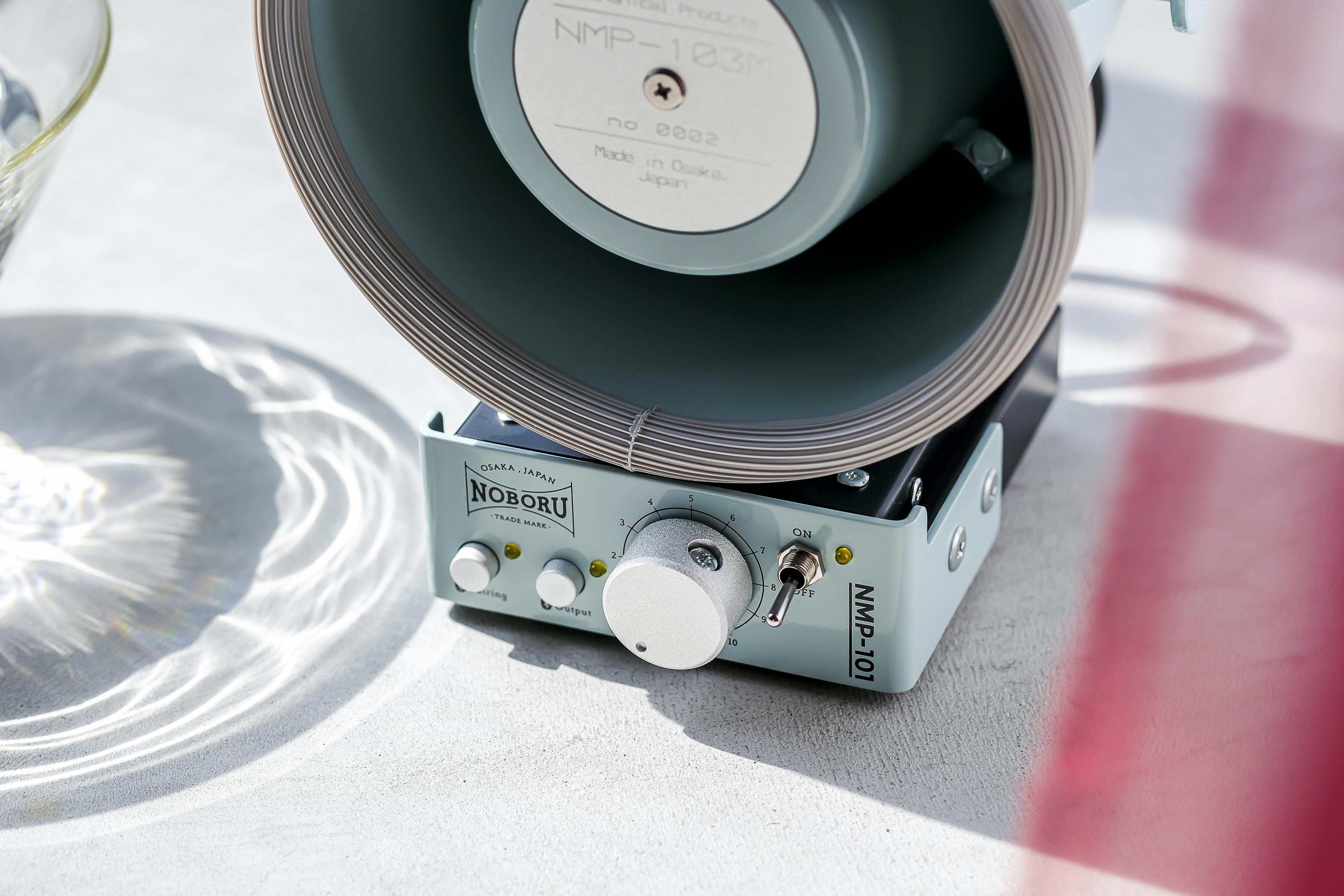 業務用拡声器が音楽スピーカーに変身。懐かしさを感じられるオーディオ 業務用拡声器が音楽スピーカーに変身。懐かしさを感じられるオーディオ