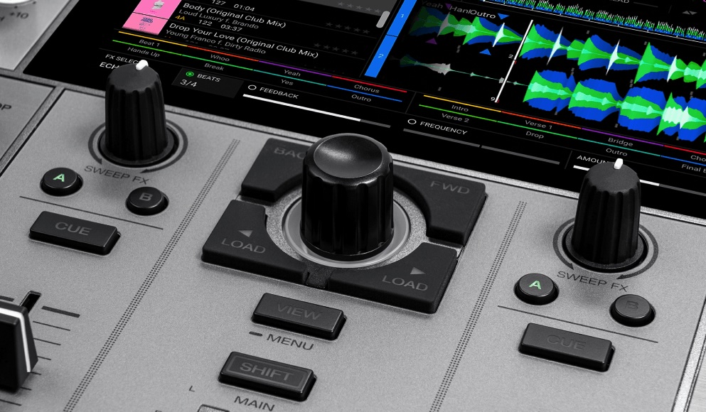 コンパクトで電源内蔵。どこでもプレイできる本格DJデッキ