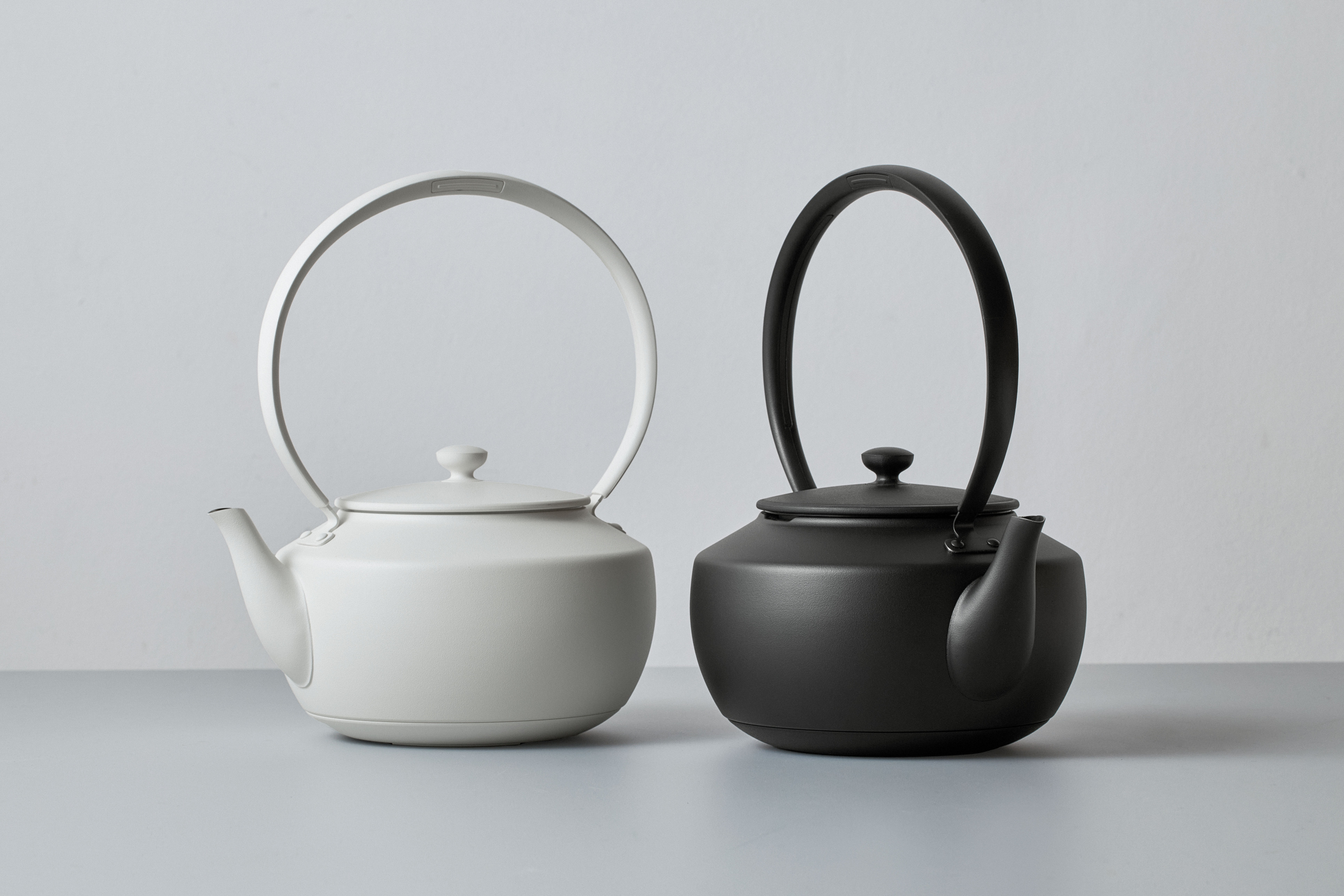 【お洒落⁉︎一味違う鉄瓶型‼︎】電気ケトルの「BALMUDA MoonKettle」 特徴 | MoonKettle | BALMUDA（バルミューダ）公式サイト