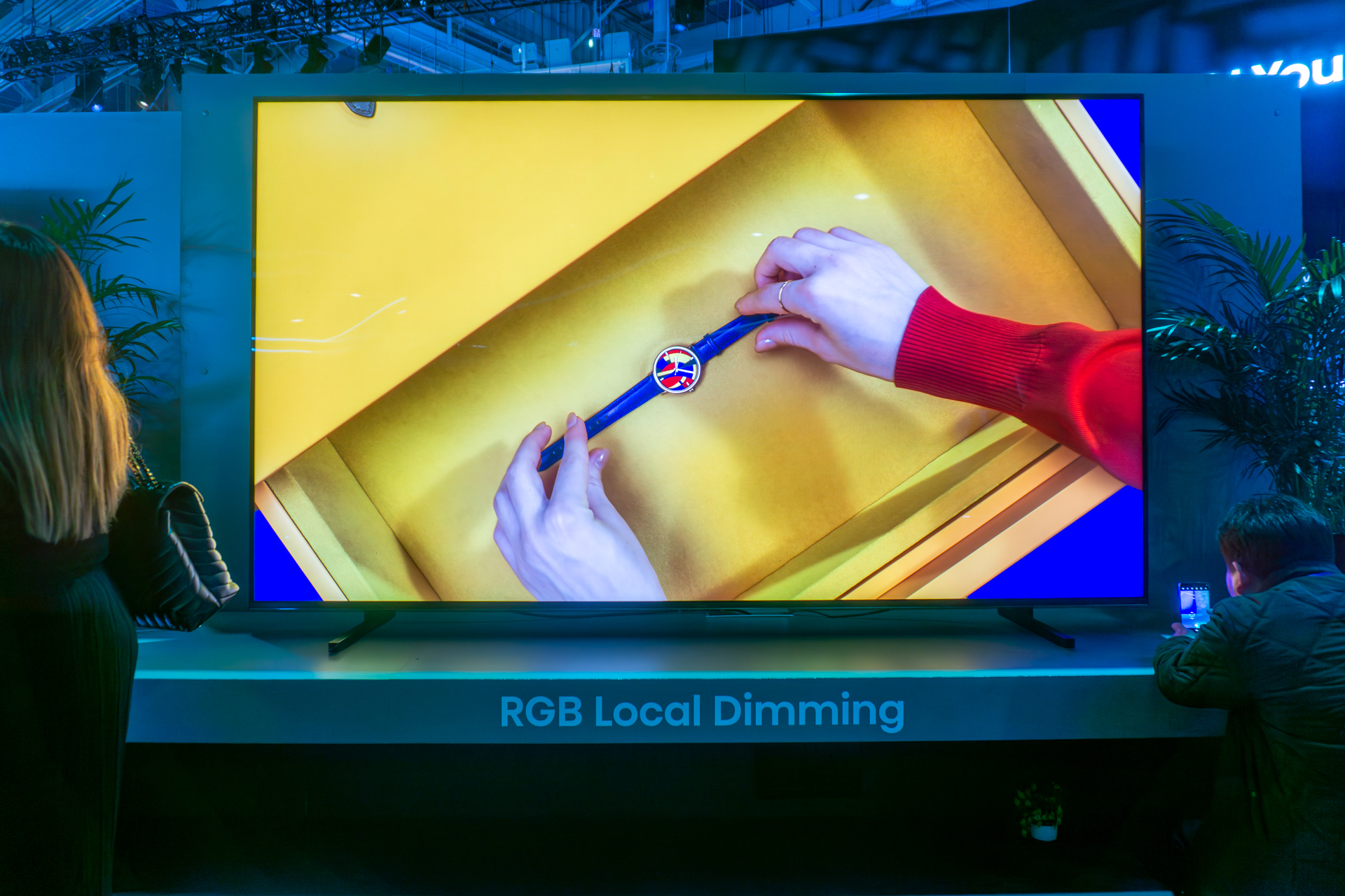 116インチ。液晶の限界を突破した、めちゃデカ美麗液晶テレビ #CES2025