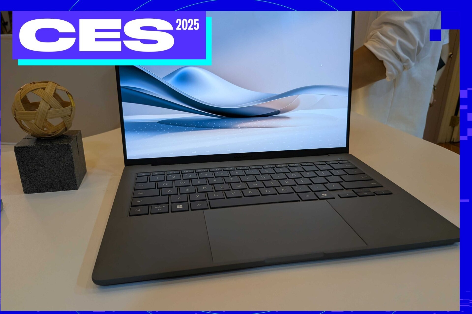 14インチで1kg切った新素材PC「Zenbook A14」は値段も手ごろ #CES2025
