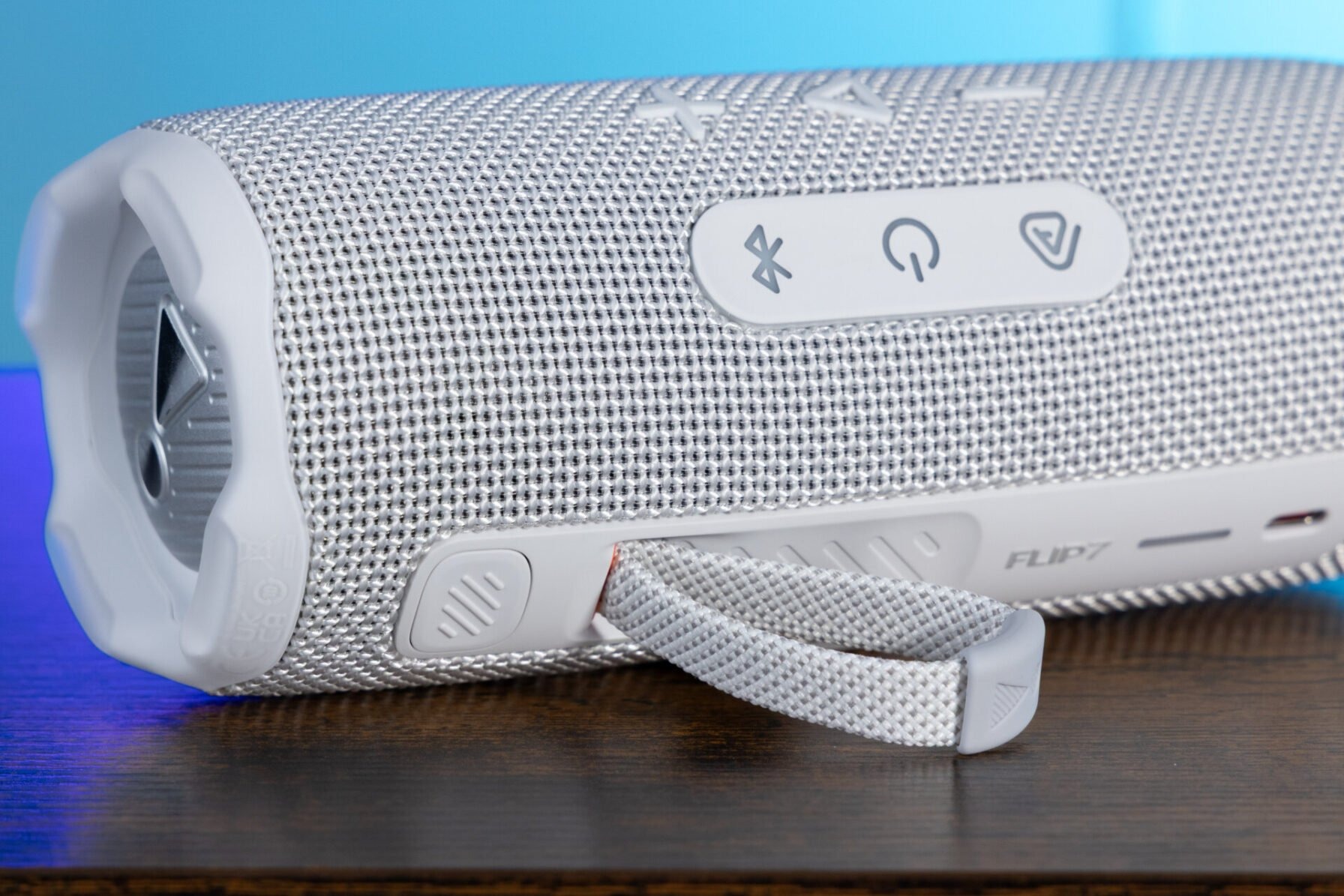 JBL Flip 7先行レビュー：コンパクト・軽量でここまでプレミアムな音