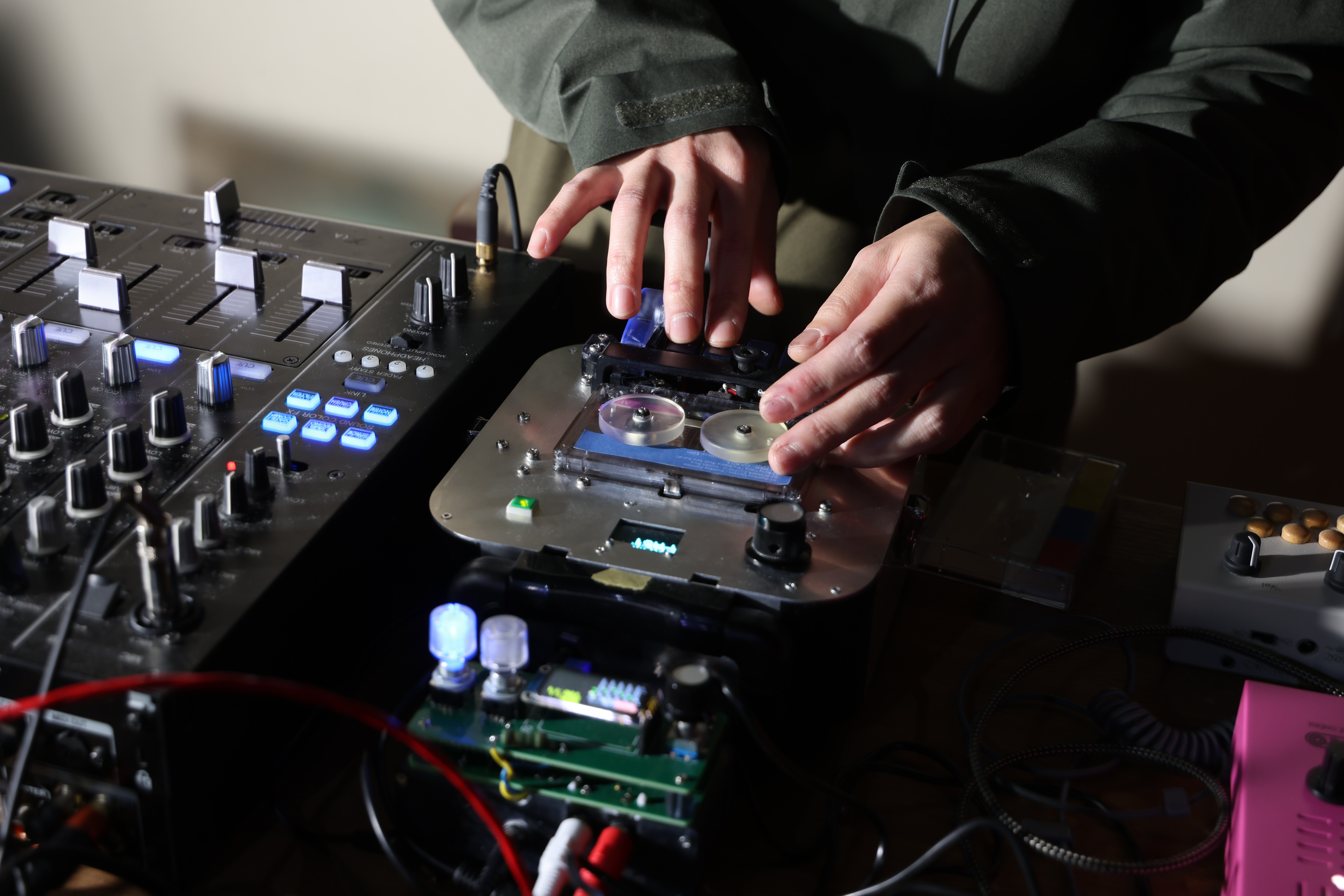 DJ CHAOS X a.k.a ∈Y∋ （プロモ用配布カセットテープ未開封） カセットテープ」でDJする人の集まりに行ってみた | ギズモード・ジャパン