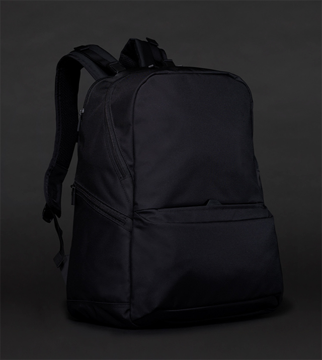 仕事も帰宅途中のランニングも。普段使いのバッグは容量27Lがベストで