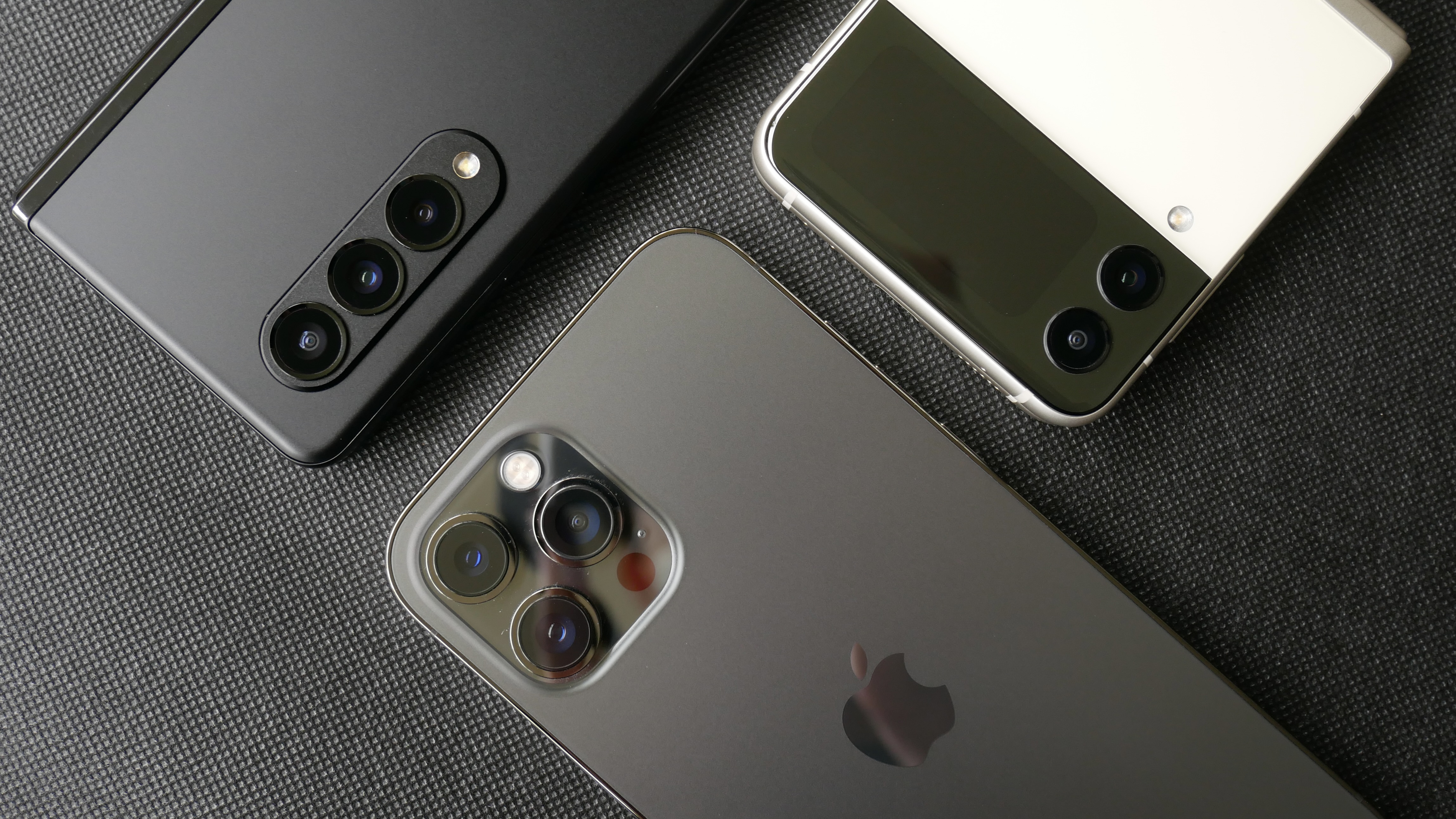 折りたたみiPhoneで問題になりそうなのは、Face ID用カメラの位置