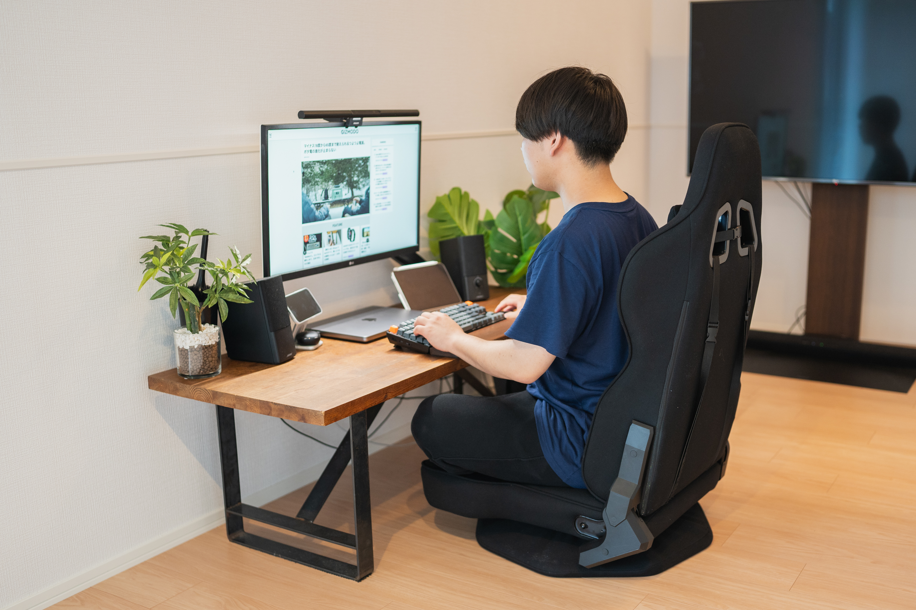 ローテーブル派にオススメ。ゲームやPC作業から休憩も快適なゲーミング