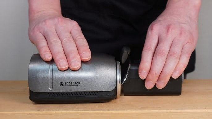 切れ味がヤバい！ 電動パワーで包丁が蘇る、新感覚の研ぎ器「Electric