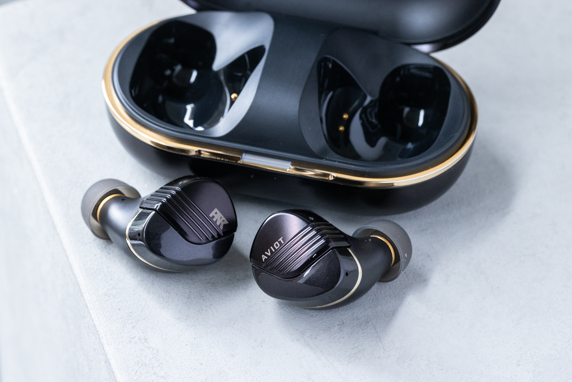 aviot ピヤホン8 ワイヤレス　イヤホン　美品 ｢ピヤホン｣シリーズがお買い得 ピエール中野⽒とAVIOTのコラボモデル イヤホン
