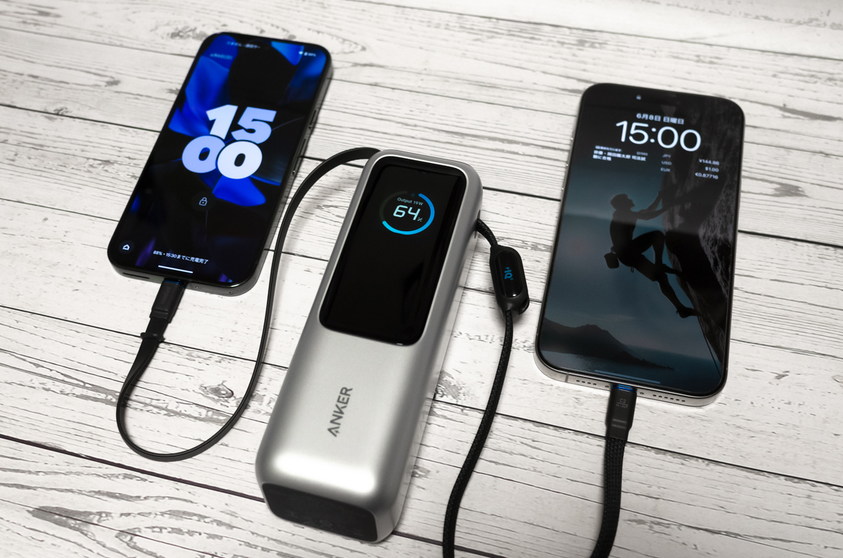 盲点なし。Ankerのモバ充は4台同時に充電できて、ケーブルが2本も付属